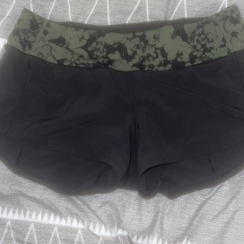 Lululemon shorts size 4. Speed up low rise lined 2.5